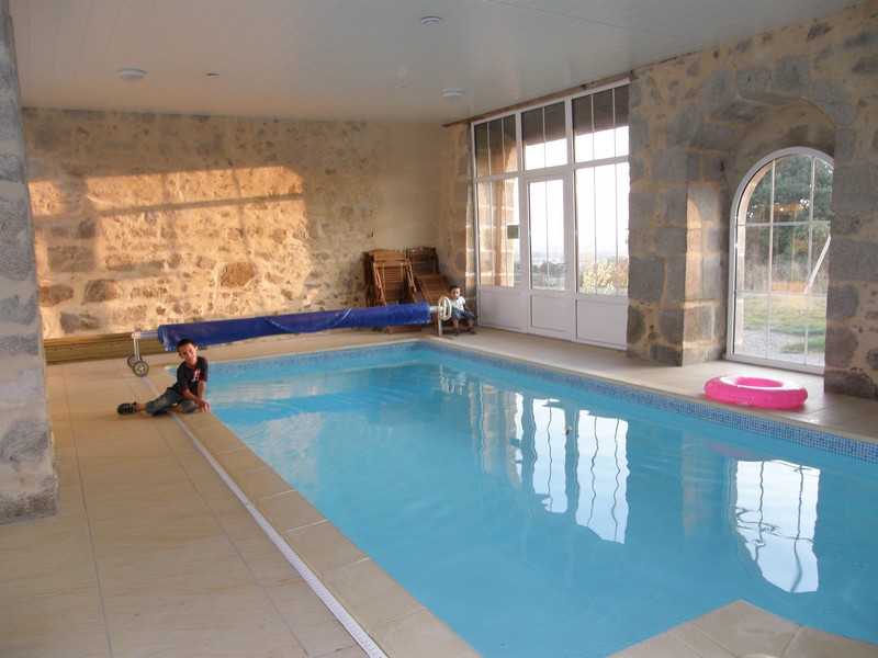 PISCINE INTERIEURE DES GITES HORIZONS VENDEENS POUZAUGES PUY DU FOU VENDEE