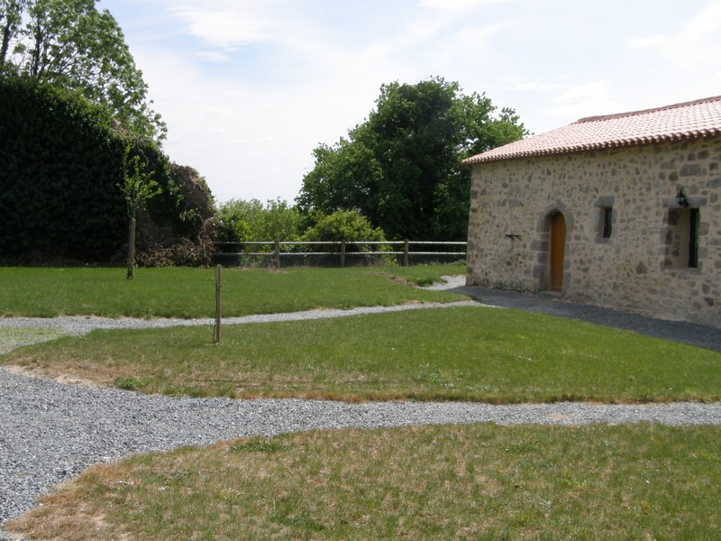 EXTERIEURS GITES DES HORIZONS VENDEENS LOCATION MAISON GITES DE FRANCE AVEC PISCINE INTERIEURE POUZAUGES PUY DU FOU VENDEE