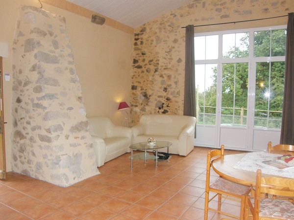 LOCATION DES GITES VENDEENS AVEC PISCINE INTERIEURE POUZAUGES GITES DE FRANCE AVEC PISCINE COUVERTE CHAUFFEE EN VACANCES ET WEEK END AU PUY PAPIN POUZAUGES PUY DU FOU VENDEE